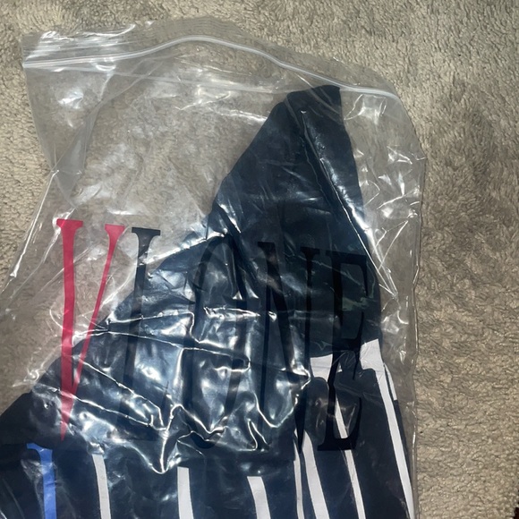 Brand new black and blue vlone shirt - Picture 5 of 8